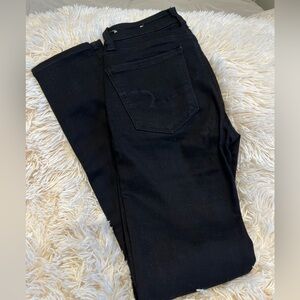 AMERICAN EAGLE 00 BLACK RIPPED JEANS